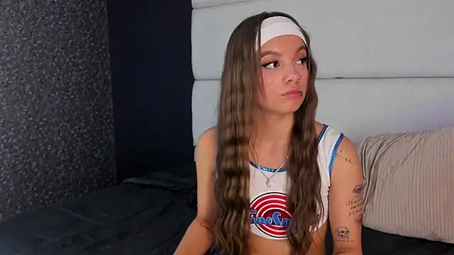 AmmyJones_ live XXX chat