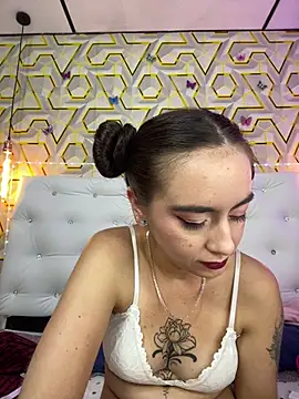 MelanyyJhonson15 Adlı Modelin Canlı XXX Sohbeti