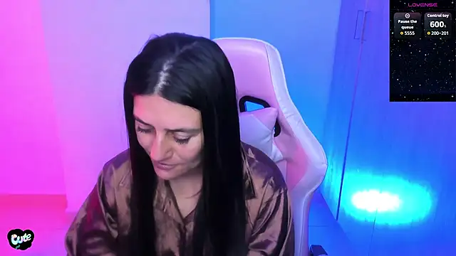 Saskyaa Adlı Modelin Canlı XXX Sohbeti