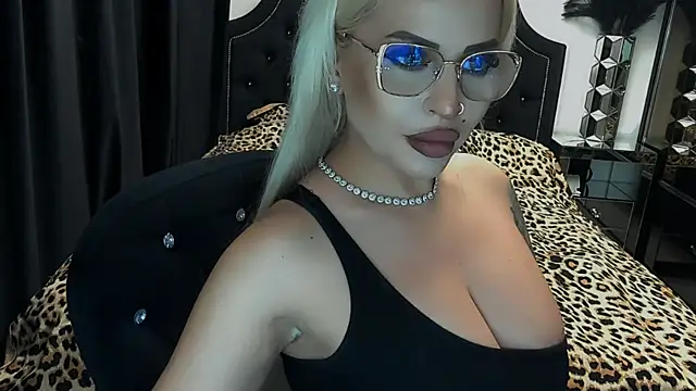 LovelyBlondyxxのライブXXXチャット