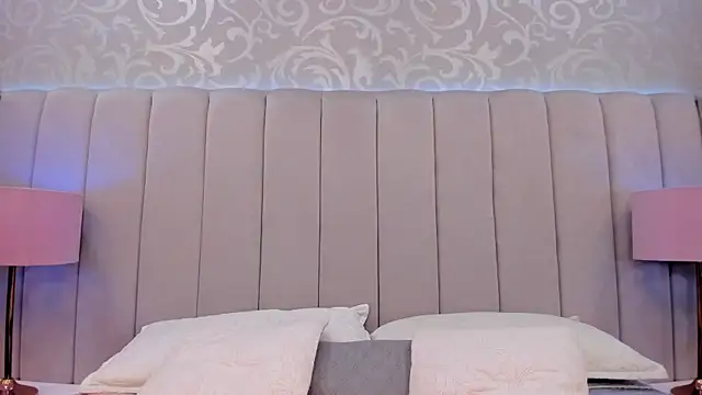MadeleynRose live XXX chat