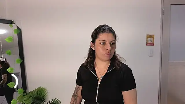 Iam_Issaa live XXX chat