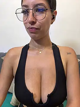 luvely_unique_ Adlı Modelin Canlı XXX Sohbeti