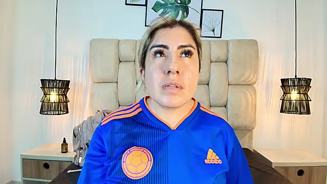 AdharaSmithh's Live XXX Chat