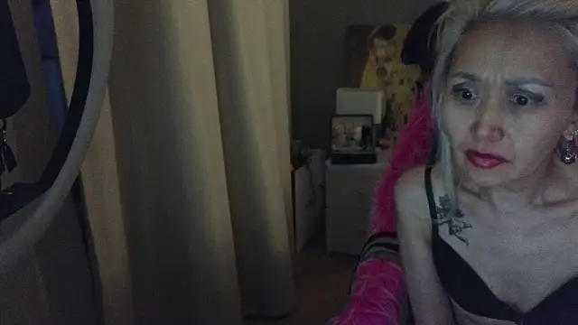 Živý XXX chat RoxalanaStar