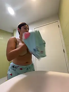 Monica17 Adlı Modelin Web Kamerası Şovu