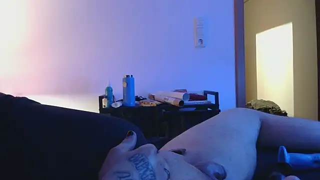 AskAveryAnything Show in webcam