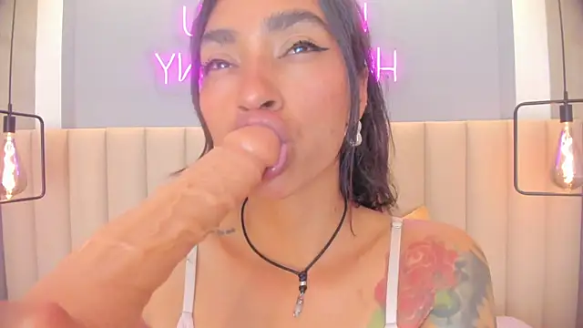 חדר צ'אט בשידור חי של Leamonroe__