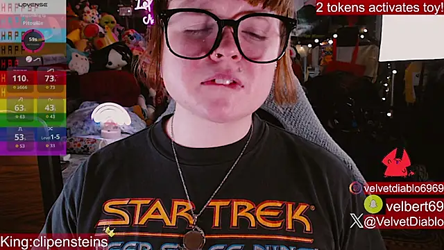 XXX chat uživo modela VelvetDiablo