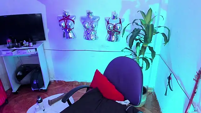 Živý XXX chat LucyStrike_