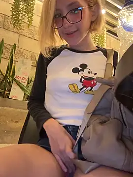 SweetBunnyGF Adlı Modelin Canlı XXX Sohbeti