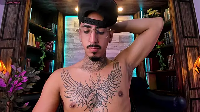 Donovan_Desmond Live XXX Chat
