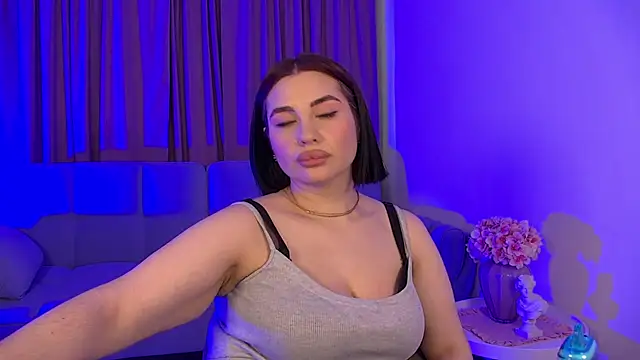 AdrianaToress' Live XXX Chat