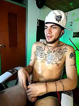 Show modela FonixXBelialX na web-kameri