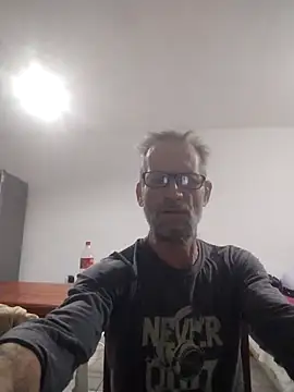 CulturedBus909 Show in webcam