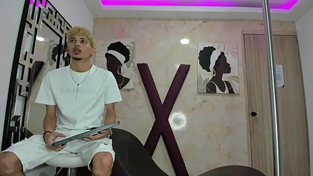 YOUNG_BOYS_HELL's Webcam Show