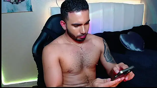 عرض كام adamhairy