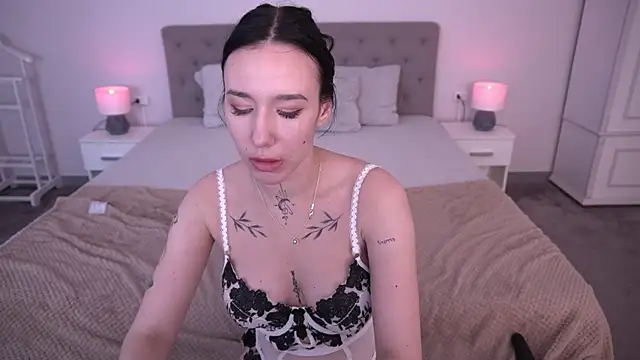 NikkiGoldSide's Live XXX Chat