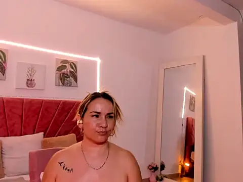LunaVossX's Live XXX Chat