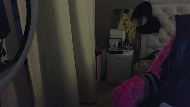 RoxalanaStar live XXX chat
