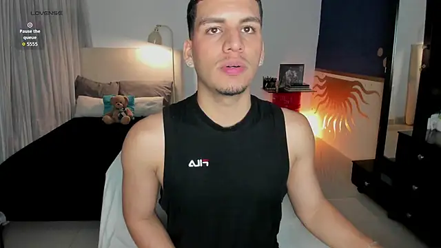 Show modela naxtan na web-kameri