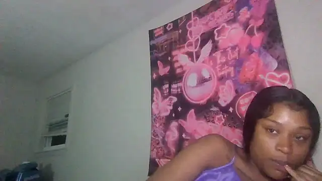 CreamySavageDoll Show in webcam