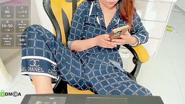 Clumsy_Girl Live XXX Chat