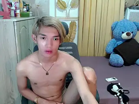 Show modela urasian_john18 na web-kameri
