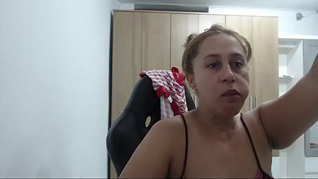 XXX chat uživo modela RoxanaLove9