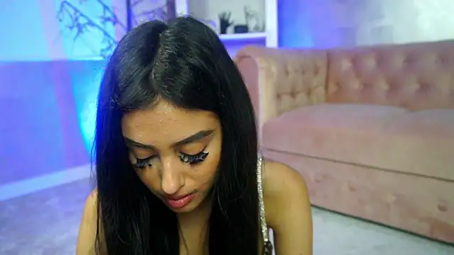 TinyCassy Adlı Modelin Canlı XXX Sohbeti