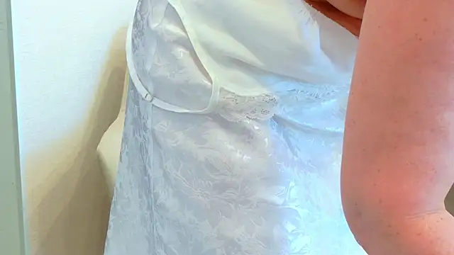 LadySweetWife webcam show