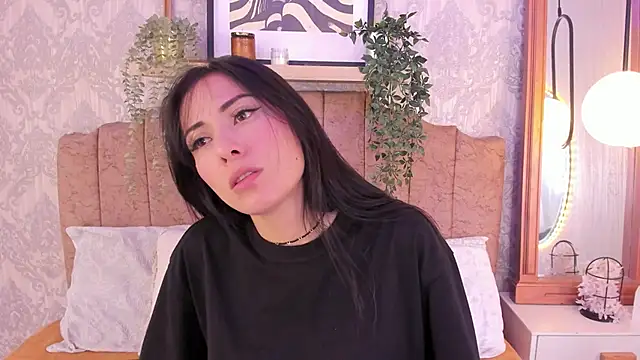 Emiiily_ Show in webcam