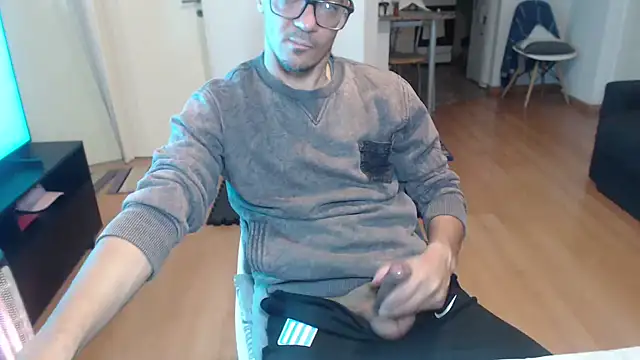 guachin_hunk Adlı Modelin Canlı XXX Sohbeti
