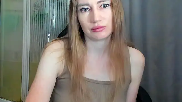Chatroom XXX en direct de JessFoxxx