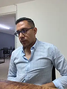צ'אט XXX בשידור חי של AdrianGarcia89