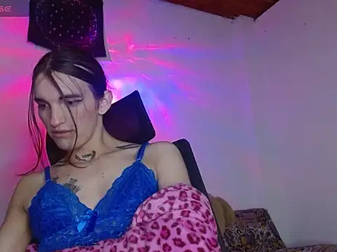 Pokazy przed kamerką – Scarlett_crastrawberry