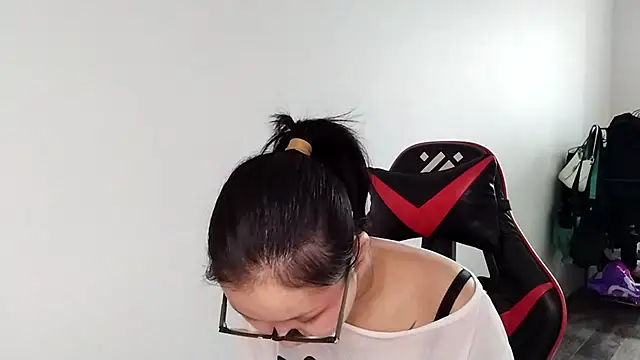 XXX chat uživo modela AdelineCanup