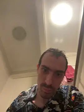 tallnerdyguy Show in webcam