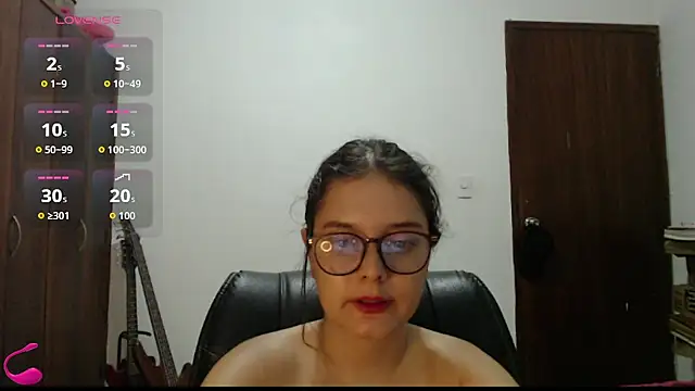 צ'אט XXX בשידור חי של MadieeLorez