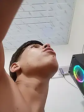 3hornys-straights' Webcam Show