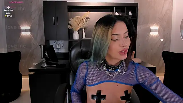 Онлайн чат XXX KayraLanne