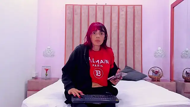 Lucie_Red – Naživo XXX chat