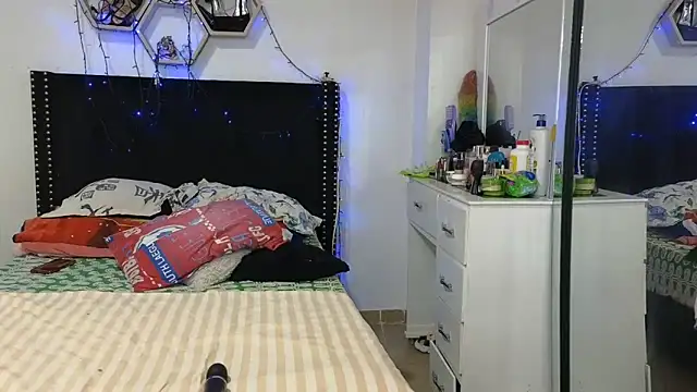 charlotte_077 – Naživo XXX chat