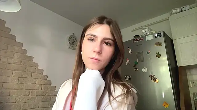 Pokazy przed kamerką – ZaraGuyette