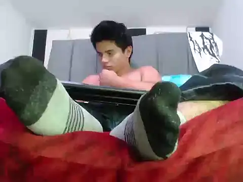 Chatroom XXX en direct de adonis_latin_19