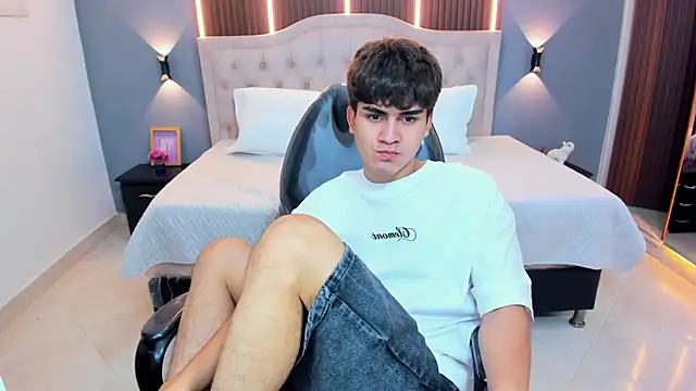 Czat XXX na żywo – Tommy18__
