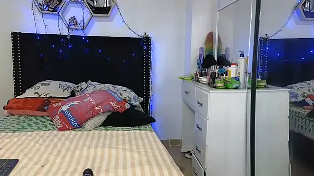 charlotte_077 live XXX chat