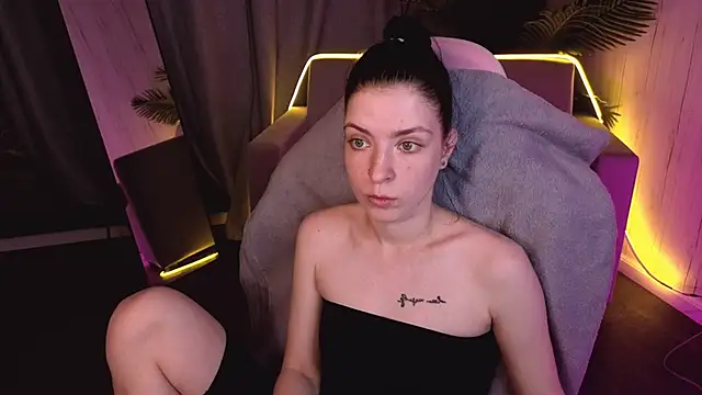 KatyWoodman Adlı Modelin Canlı XXX Sohbeti