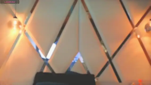 XXX chat uživo modela MeelFox