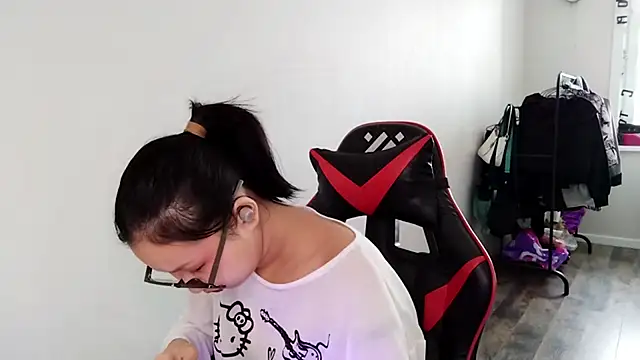AdelineCanup 라이브 XXX 채팅